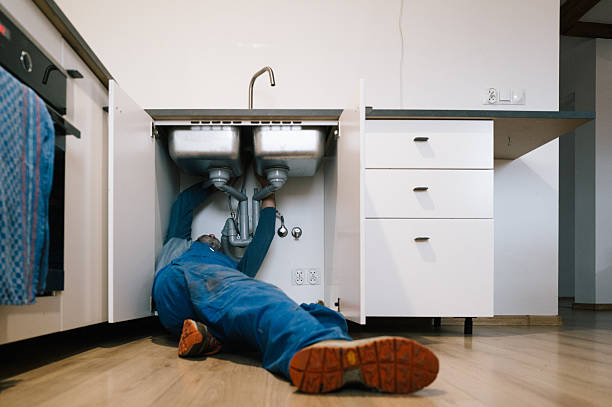 Professional Emergency Plumber technician working in Hood, CA